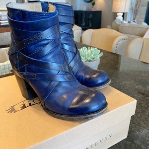 Freebird Gem Booties Blue Size 9